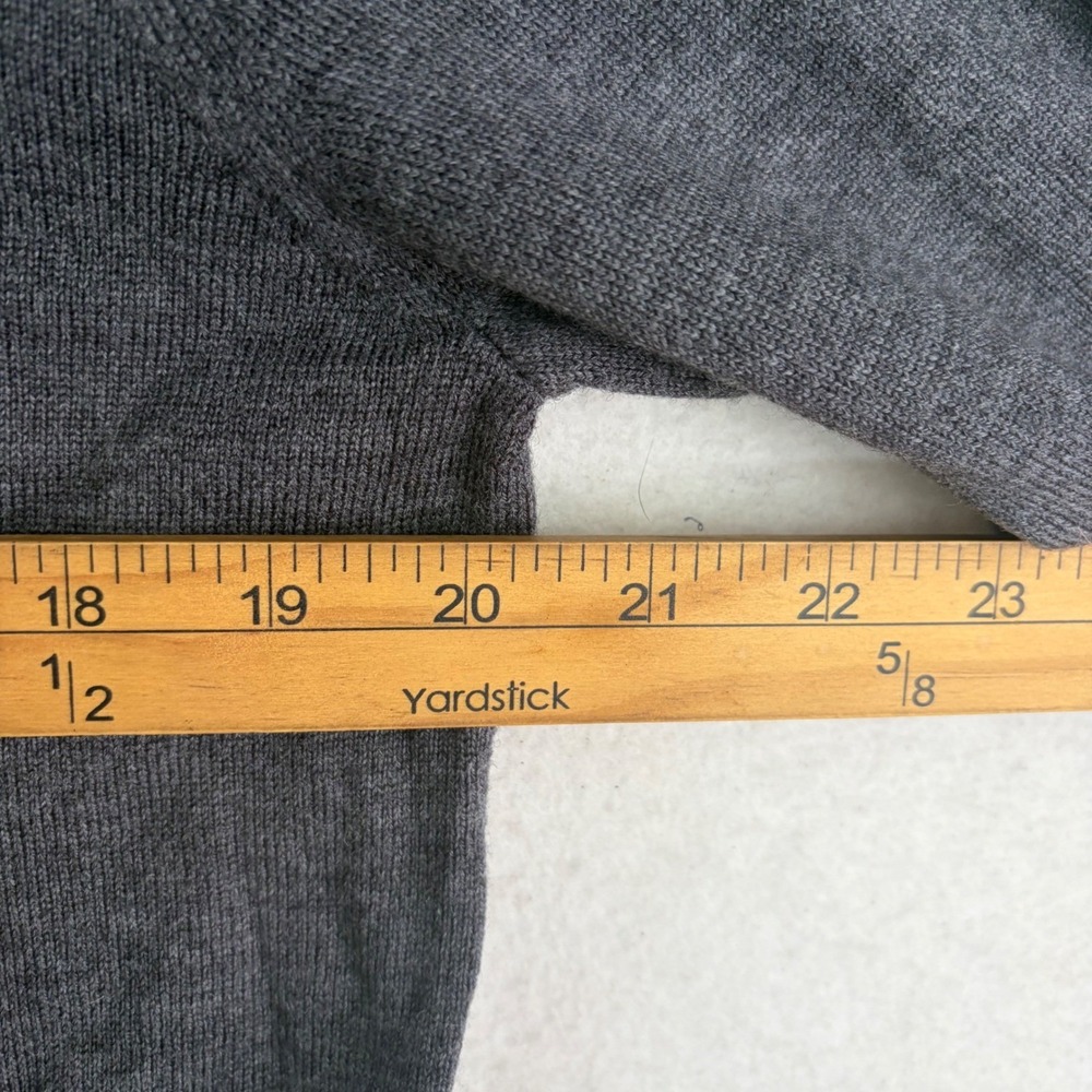 UNTUCKit Spitler V-Neck Sweater Men Small Gray NEW Merino Wool Pullover - Picture 8 of 9